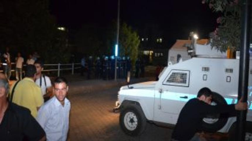 A&ccedil;ılan Postere Polis M&uuml;dahale Etti