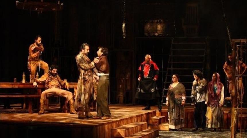 Şehir Tiyatrolarının B&uuml;y&uuml;k Başarısı