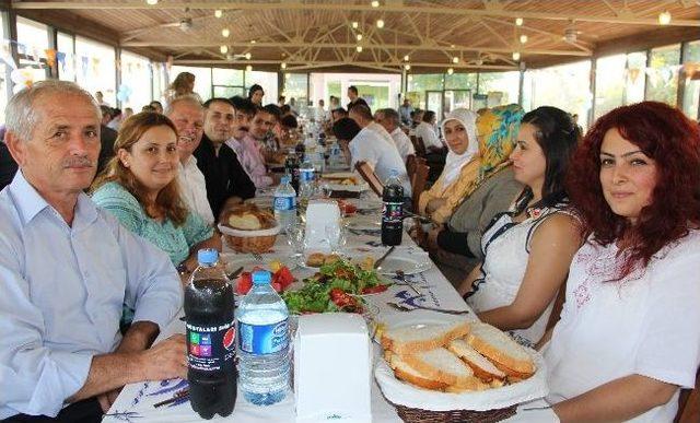 Ak Parti, Kuruluş Yıldönümü Yemeği Düzenledi