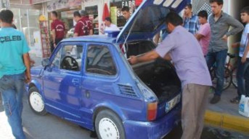 Adıyaman'da Park Halindeki Otomobil Yandı