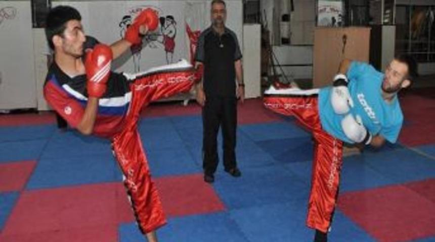 Kick Boks&ccedil;ular, T&uuml;rkiye Şampiyonasına Hazırlanıyor