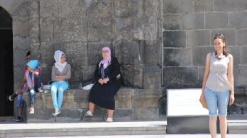 Erzurum&rsquo;a Yerli Ve Yabancı Turist Akını