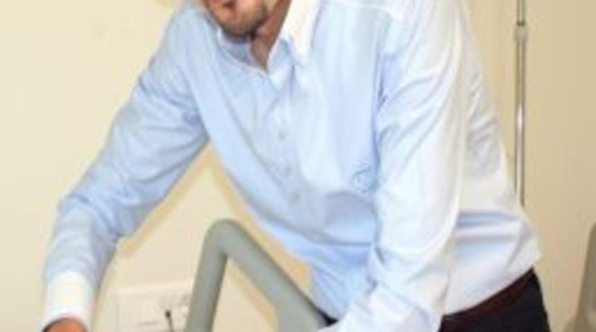 Boya Fabrikasında Kopan Kulak Yerine Dikildi