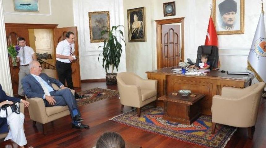 Minik Konuklar Başkan Yılmaz&rsquo;ın Koltuğunu Kaptı