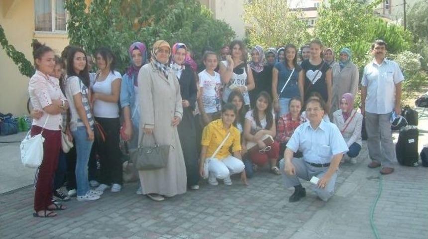 Kur&rsquo;an Kursuna Giden Kızlara Gezi &Ouml;d&uuml;l&uuml;