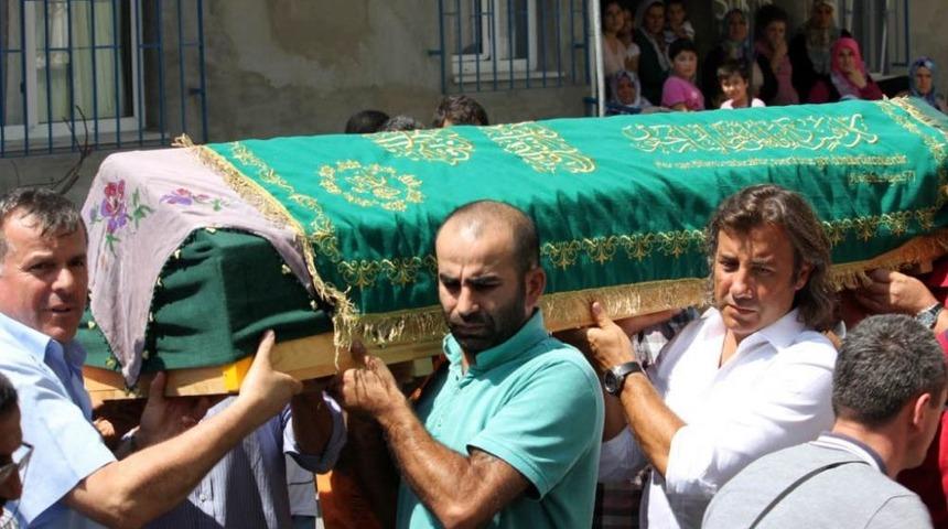 Kağıthane&rsquo;de &Ouml;ld&uuml;r&uuml;len Anne Ve Kızı Toprağa Verildi