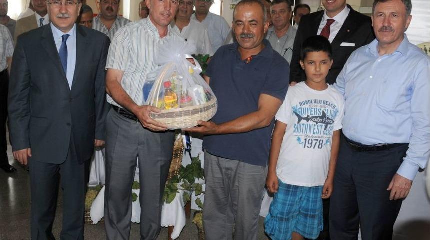 T&uuml;rkiye'nin &Uuml;z&uuml;m Ovası Manisa'da Yeni Sezonun Ilk Kuru &Uuml;z&uuml;m&uuml; 110 Liradan Satıldı