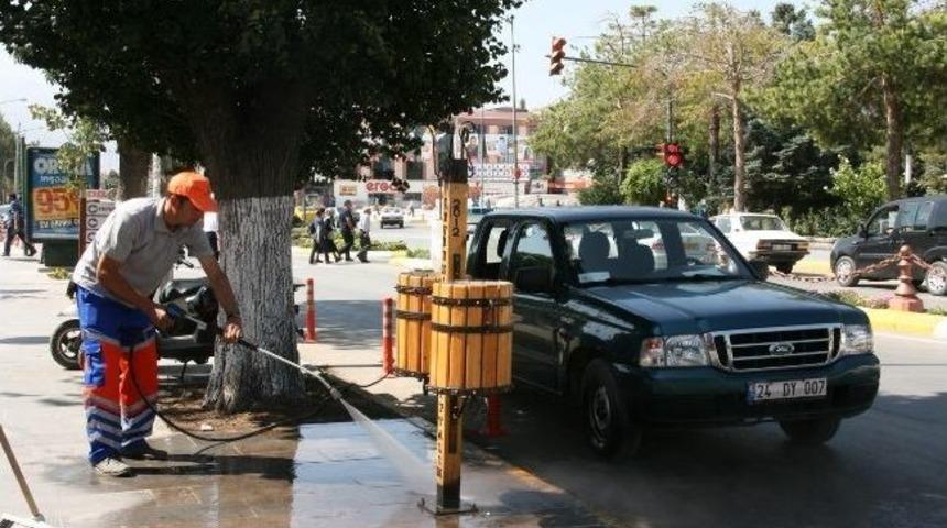 &Ccedil;&ouml;pler İla&ccedil;lanıyor