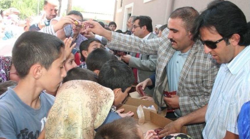 Kuran Kursu &Ouml;ğrencilerine Dondurma Dağıtıldı