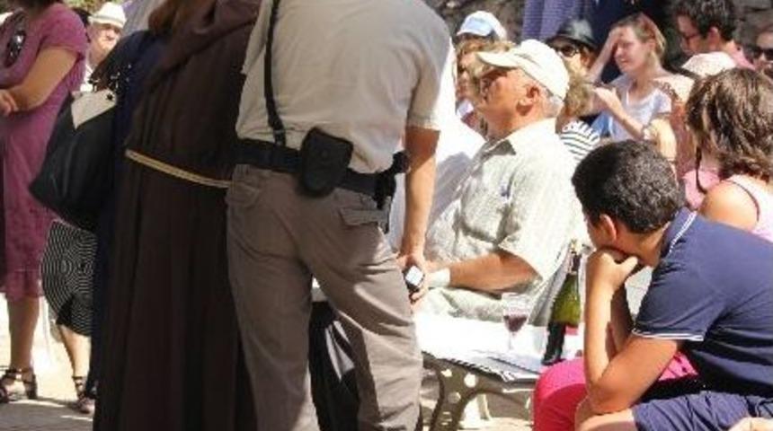 "meryem Ana" Ayininde Bir Kişi, "mesih İsayım" İddiasında Bulundu
