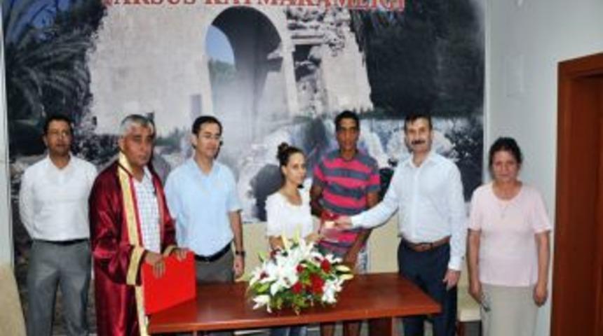 Yardım I&ccedil;in Geldikleri Kaymakamlık Makamında Resmi Nikahları Kıyıldı