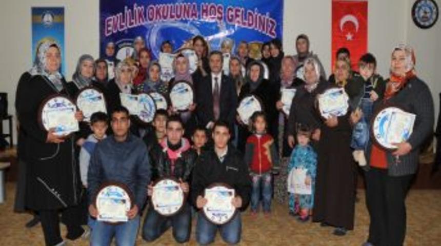 Evlilik Okuluna Katılanlara &Ccedil;amaşır Makinesi Hediye Ediliyor