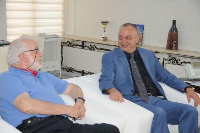 Duayen Gazetecilerden Manisa&rsquo;ya &Ouml;vg&uuml; 2