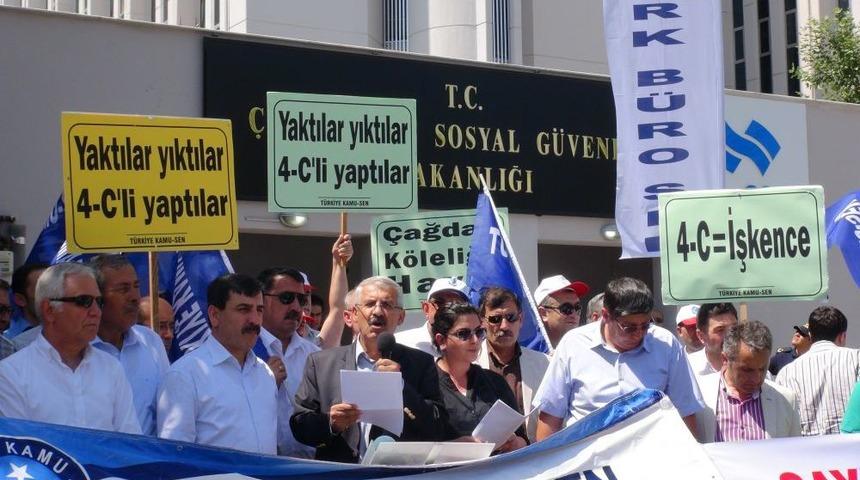 &Ccedil;alışma Bakanlığı &Ouml;n&uuml;nde 'siyah' &Ccedil;elenkli Protesto