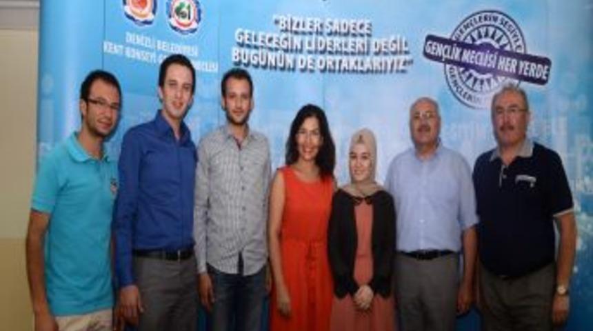 15 &Uuml;lkeden Gelecek Eğitmenler Denizli'deki 400 Kişiye İngilizce Kursu Verecek