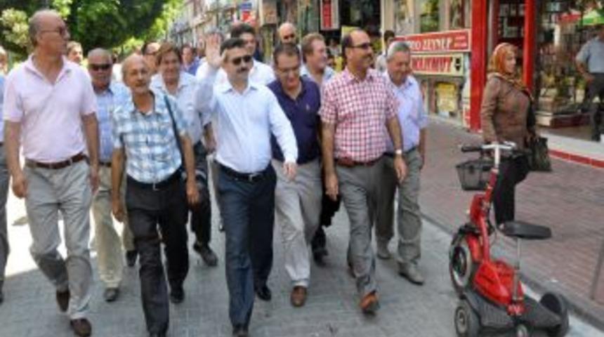 Kaymakam G&uuml;ldibi, Alkışlarla Uğurlandı