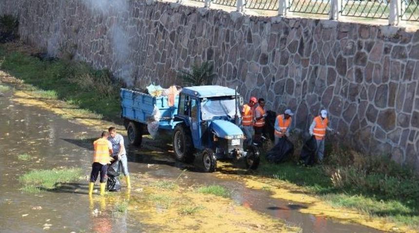 &Ccedil;ankırı Belediyesi Tatlı&ccedil;ay'ı Temizledi