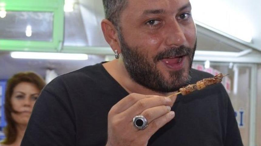 H&uuml;sn&uuml; Şenlendirici S&ouml;ke&rsquo;nin &Ccedil;&ouml;p Şişini Sevdi