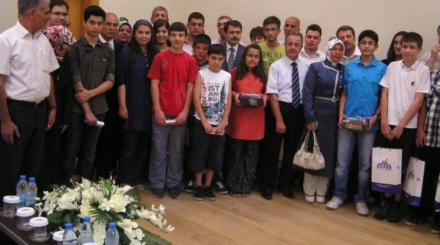 Malatya&rsquo;da Başarılı &Ouml;ğrencilere &Ouml;d&uuml;l Verildi