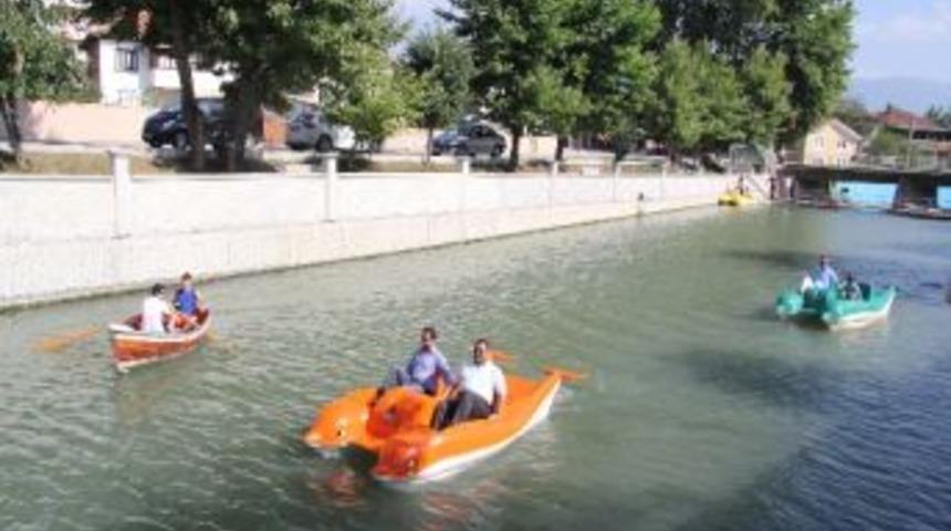 Uludere'de Kayık Keyfi Başladı