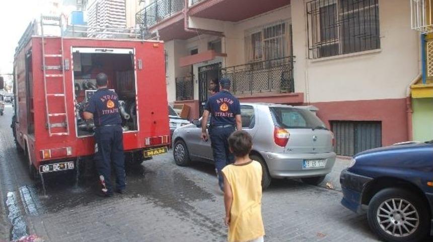 Elektrik Kontağından &Ccedil;ıkan Yangın Korkuttu