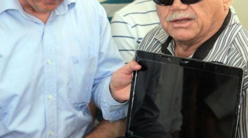 G&ouml;rme Engellilere Diz&uuml;st&uuml; Bilgisayar Hediyesi