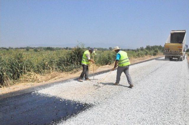 Manisa'da Köy Yolları Asfaltlanıyor