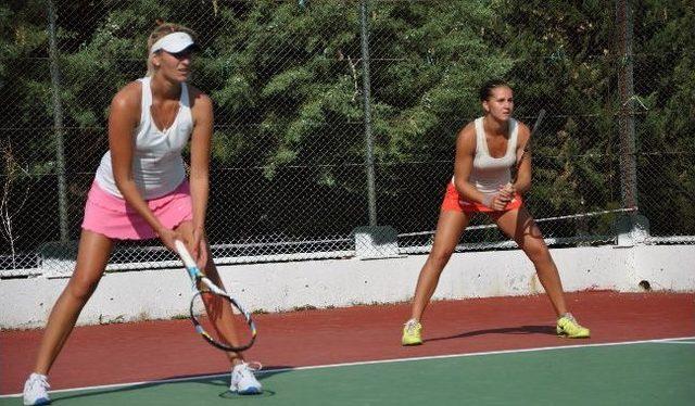 Uşak Anadolu Cup Bayanlar Tenis Turnuvasında 4. Gün Geride Kaldı