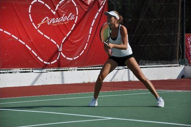 Uşak Anadolu Cup Bayanlar Tenis Turnuvasında 4. Gün Geride Kaldı