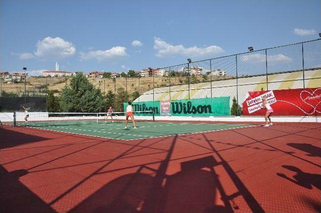 Uşak Anadolu Cup Bayanlar Tenis Turnuvasında 4. Gün Geride Kaldı