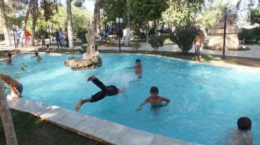 &Ccedil;ocukların S&uuml;s Havuzu Keyfi