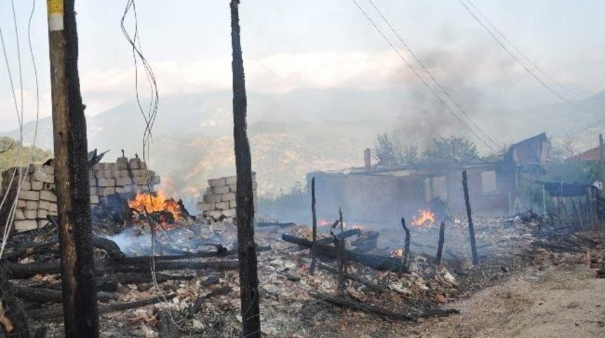 Yenice&rsquo;de 4 Ev K&uuml;l Oldu