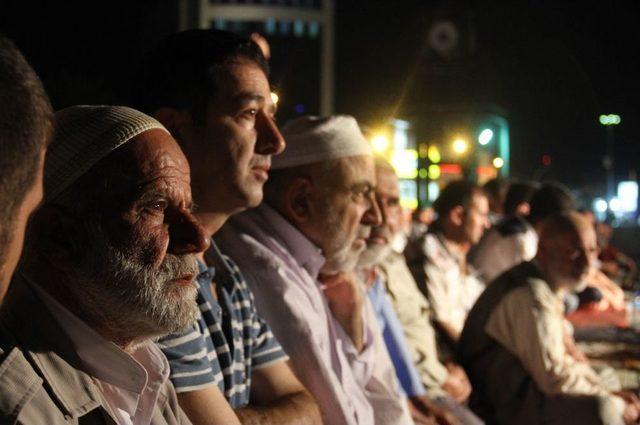 Diyarbakır da Binlerce Kişi Mısır Için Dağkapı Meydanı nı Doldurdu 3