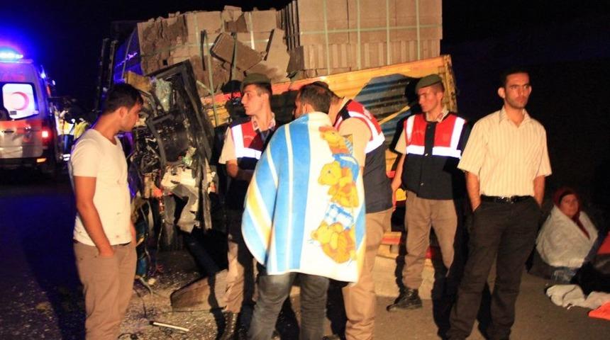 Ankara&rsquo;da otob&uuml;s kazası: 1 &ouml;l&uuml;, 34 yaralı