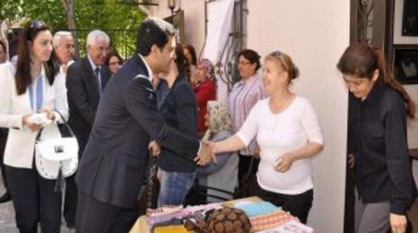 K&uuml;lt&uuml;r Sokağına Hanımların Eli Değdi