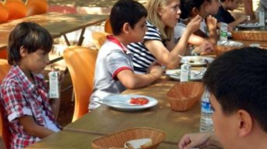 T&uuml;rk Kızılayı &Ccedil;an Şubesi D&ouml;rt &Ouml;ğrenciyi Yaz Kampına G&ouml;t&uuml;rd&uuml;