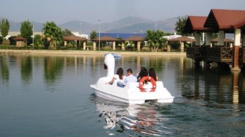 &Ouml;demiş 125. Yıl K&uuml;lt&uuml;rpark&rsquo;ta G&ouml;l Bisikleti Sefası