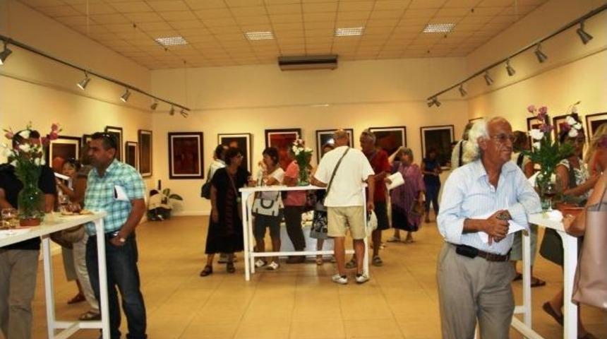 &Ouml;l&uuml;ml&uuml; Varlığını Sanatla &Ouml;l&uuml;ms&uuml;zleştirmeye &Ccedil;alışıyor