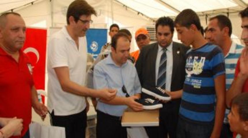 UNICEF, Suriyeli &Ccedil;ocuklara Ayakkabı Dağıttı