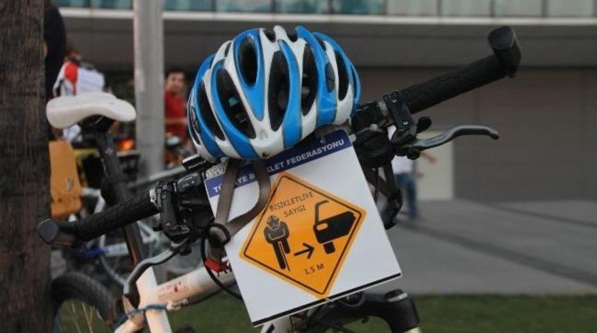 Bisiklet&ccedil;iler &Ouml;len Arkadaşları İ&ccedil;in Pedal &Ccedil;evirdi