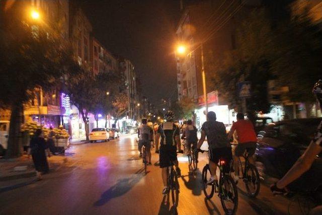 Bisiklet&ccedil;iler &Ouml;len Arkadaşları İ&ccedil;in Pedal &Ccedil;evirdi 1