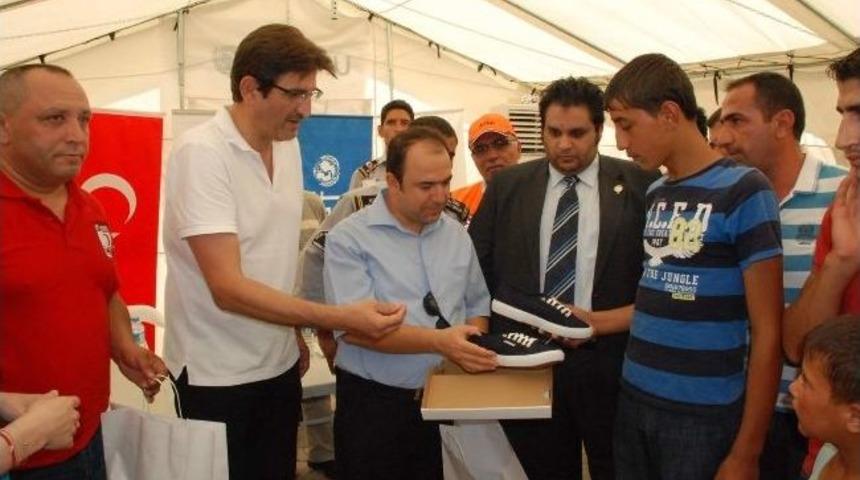 Unıcef&rsquo;ten Suriyeli &Ccedil;ocuklara Ayakkabı Yardımı