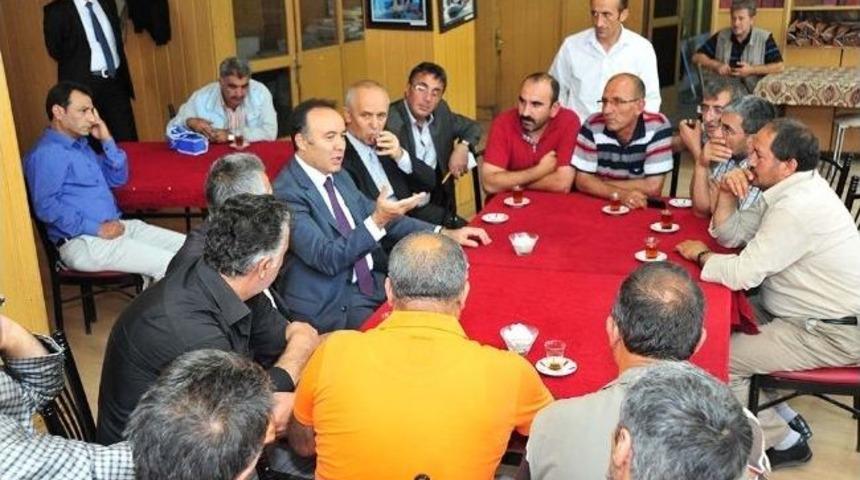 Vali Altıparmak Vatandaşlara &Ccedil;ay İkramında Bulundu