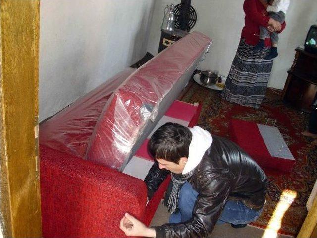 Büyükşehir Belediyesi İhtiyaç Sahibi Vatandaşlara Ev Eşyası Yardımında Bulunuyor 2