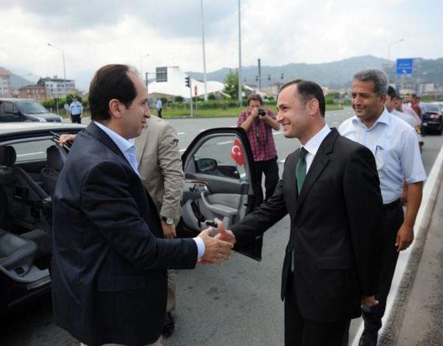 Arhavililer, Vali Kalkan&rsquo;ı Il Sınırına Kadar Uğurladı 2