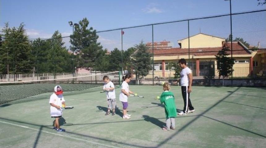 Vize Belediyesi Yaz D&ouml;nemi Tenis Kursu Sona Erdi