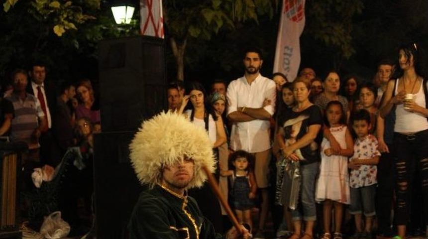 Kara&ccedil;ay-malkar Halk Dansları Topluluğu&rsquo;ndan M&uuml;kemmel G&ouml;steri