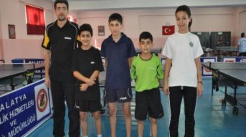 Masa Tenisi Milli Takım Kampına 3 Sporcu, 2 Antren&ouml;r Katılacak