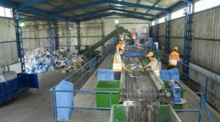 Sel&ccedil;uk'ta Atıklar Geri Kazanılıyor