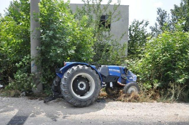 Ticari araçla traktör çarpıştı: 1 ölü, 1 yaralı 1
